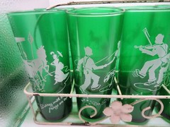 Vintage Set of 8 WITH METAL HOLDER Green Tall Xmas Sleigh Glasses OPEN SLEIGHT