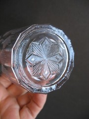 Vtg Flint glass 3 3/4″ tumbler Etched leaf & berry EAPG Light purple fence star