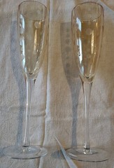 VINTAGE SET OF 2 ETCHED CHAMPAGNE GLASS WITH LONG STEM, UNMARKED