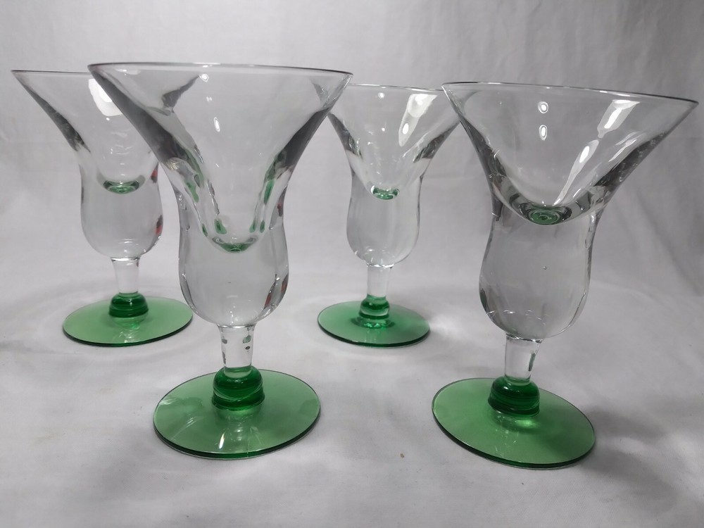 Set of 4 Vintage Hand Blown Cordial Cocktail Glasses Clear To Green 2 Oz