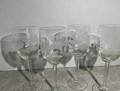 Beautiful Set Of 4 Romanian Aperitif Etched Grape Motif Wine Glasses(66)