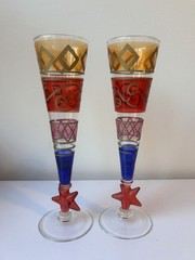 2 Leonardo Champagne 9” Tall Flute Glasses Geometric Artsy Gold Swirl Red Star