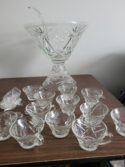 ANCHOR HOCKING Early American Prescut 700/674 Punch Bowl Set with cups ladle