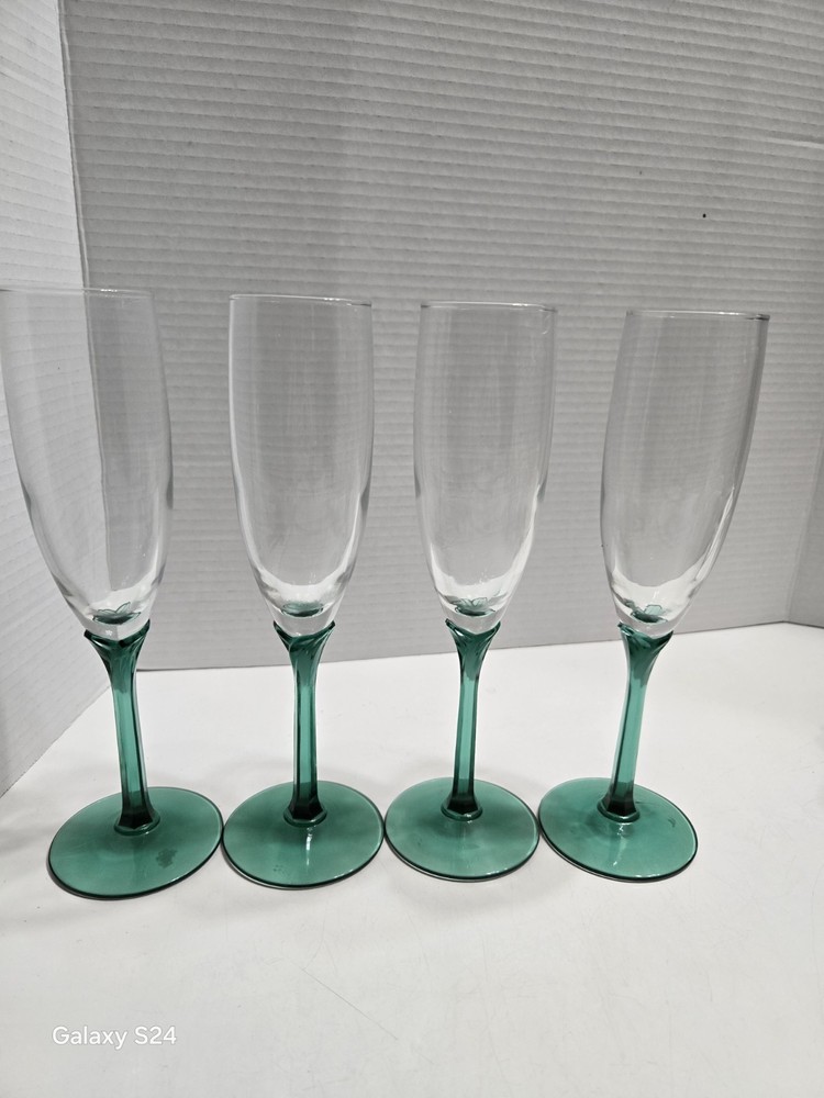 LIBBEY DOMAIN GREEN JUPITER Set Of (4) Fluted Champagne Glasses