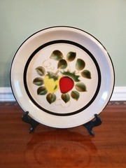 VINTAGE SEARS «STRAWBERRIES» FREEZER TO OVEN STONEWARE 12″ SERVING PLATE