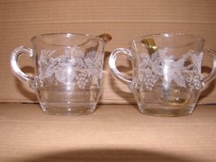 Vtg Bartlett Collins Grapevine 22 KT Gold Trim Etched Creamer/Sugar Set w/Spoon