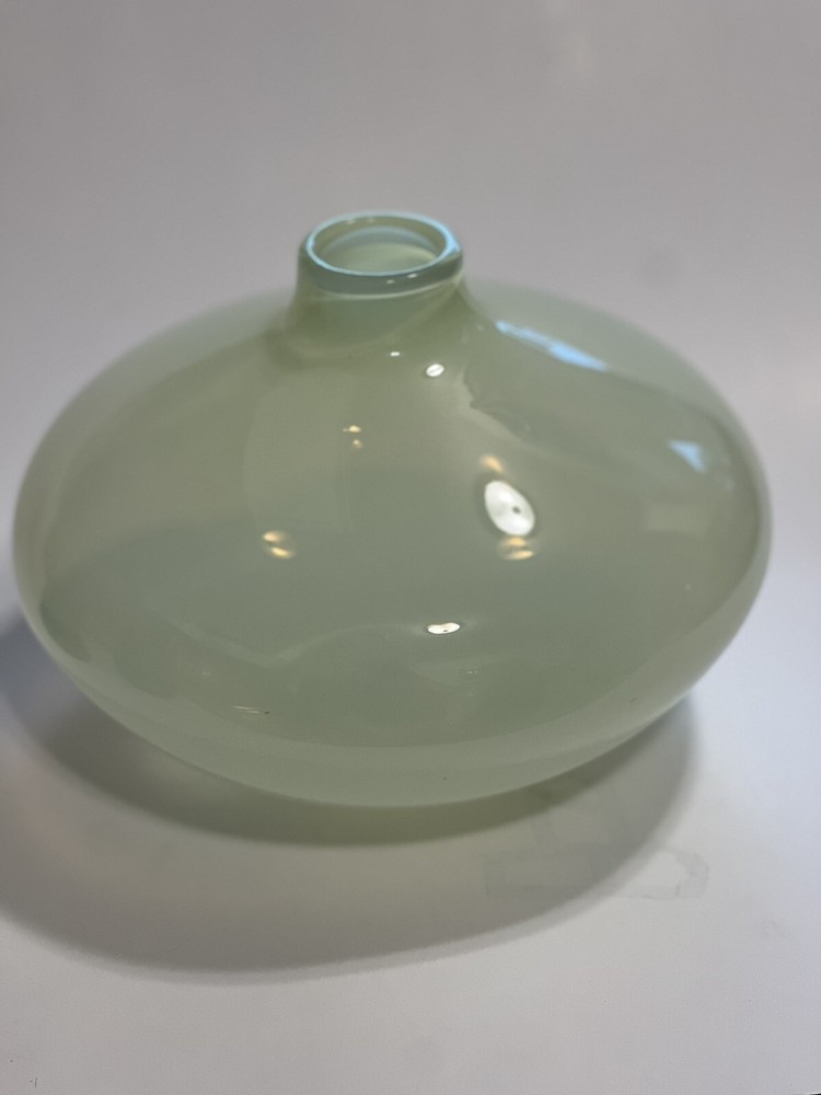 STUNNING VINTAGE YELLOW VASELINE ART GLASS VASE 20TH CENTURY