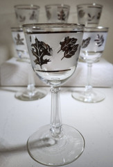 (6pc) Silver Foliage by Libbey 5oz Sherry Silver Leaf on Frosted Glass 5 3/4″