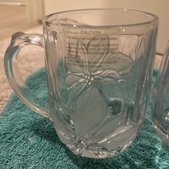 Vintage Home Beautiful Rose Pearls Crystal Set Of 2 Mugs 4 1/2 Inch Poinsetta