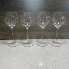 Set 4 Long Stem Wine Glasses Etched Floral Petal Pattern 8″ Tall 9 oz Clear VTG