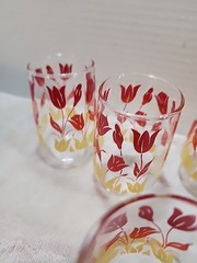 Vintage Tulip drinking glasses red orange yellow set of Six 3 3/4″ tall