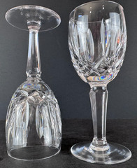 PAIR WATERFORD DEEP CUT IRISH CRYSTAL KILDARE 5 7/8″ WHITE WINE GOBLET GLASSES