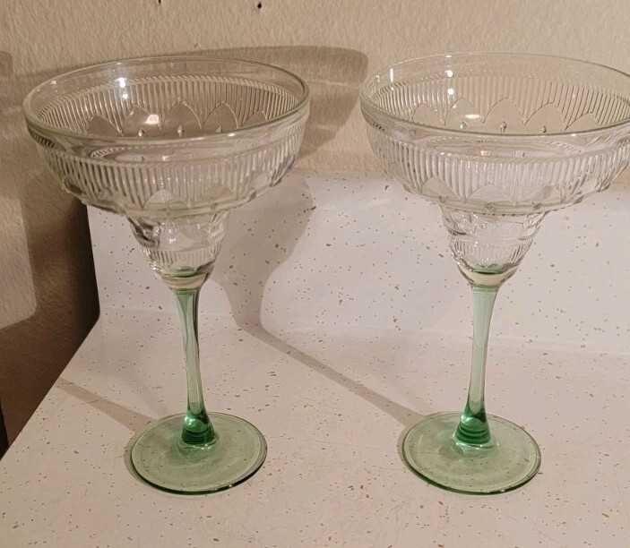 2 CRISTAL D’ARQUES DURAND FRANCE SOMBRERO MARGARITA GLASSES GREEN STEM