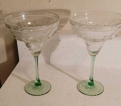 2 CRISTAL D’ARQUES DURAND FRANCE SOMBRERO MARGARITA GLASSES GREEN STEM