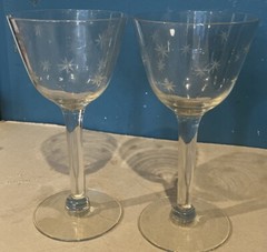 Set Of 2 Vintage Etched Glass Atomic Star Burst Small Wine Glass MCM 6.25” Tall