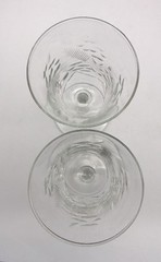 2 LIBBEY ROCK SHARPE DARTELLE 6″ WINE GLASSES Flowers Dots Lines (17-779A)