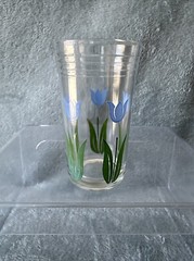 Swanky Swigs Vintage 1950’s Juice Glasses, Tulip Flower Design Red Blue Set of 3