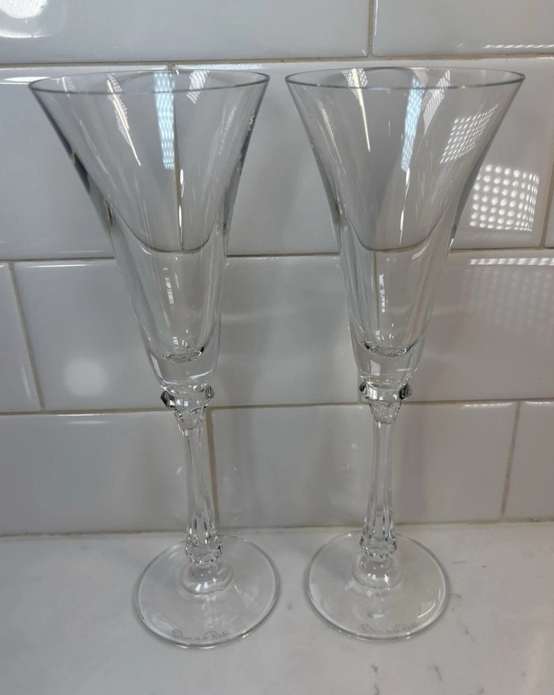 2 Signed Oscar de la Renta TIFTON 9″ Vertical Cut Crystal CHAMPAGNE Glass
