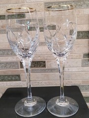 MIKASA MIC72-Wine Goblets (2), Slovenia Swirl Cut Bowl Multisided Stem, Gold Rim