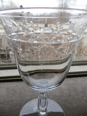 Set of 4 – Crystal Wine Glasses – Footed, Flared, Cut Glass – Leaf Design – 6″