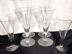 VINTAGE V SHAPED, CHAMPAGNE/JUICE GLASSES – MAKER UNKNOWN – (6)
