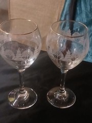 Vtg (Set Of 2) Christmas Winter Wonderland Snowy Trees Gold Rimmed Wine Glasses