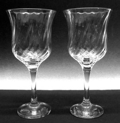 ONEIDA CRYSTAL SET OF 2 SPIN 7 3/4 INCH WATER GOBLETS