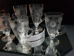 (5) Tumblers Footed handle Glasses 5-7/8″, Heisey crystal Pied Piper etch