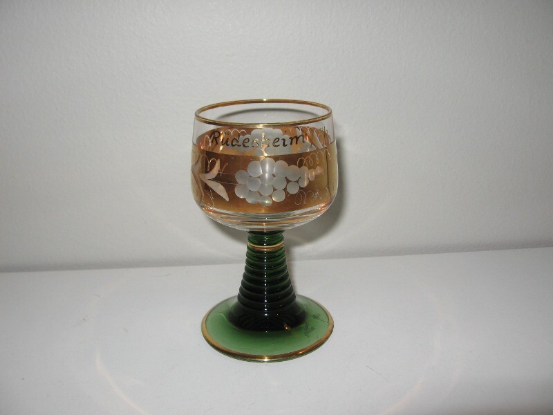 Wine Glass Clear to Green Gold Band & Edge Beehive Stem 4 1/2″ Height VGC