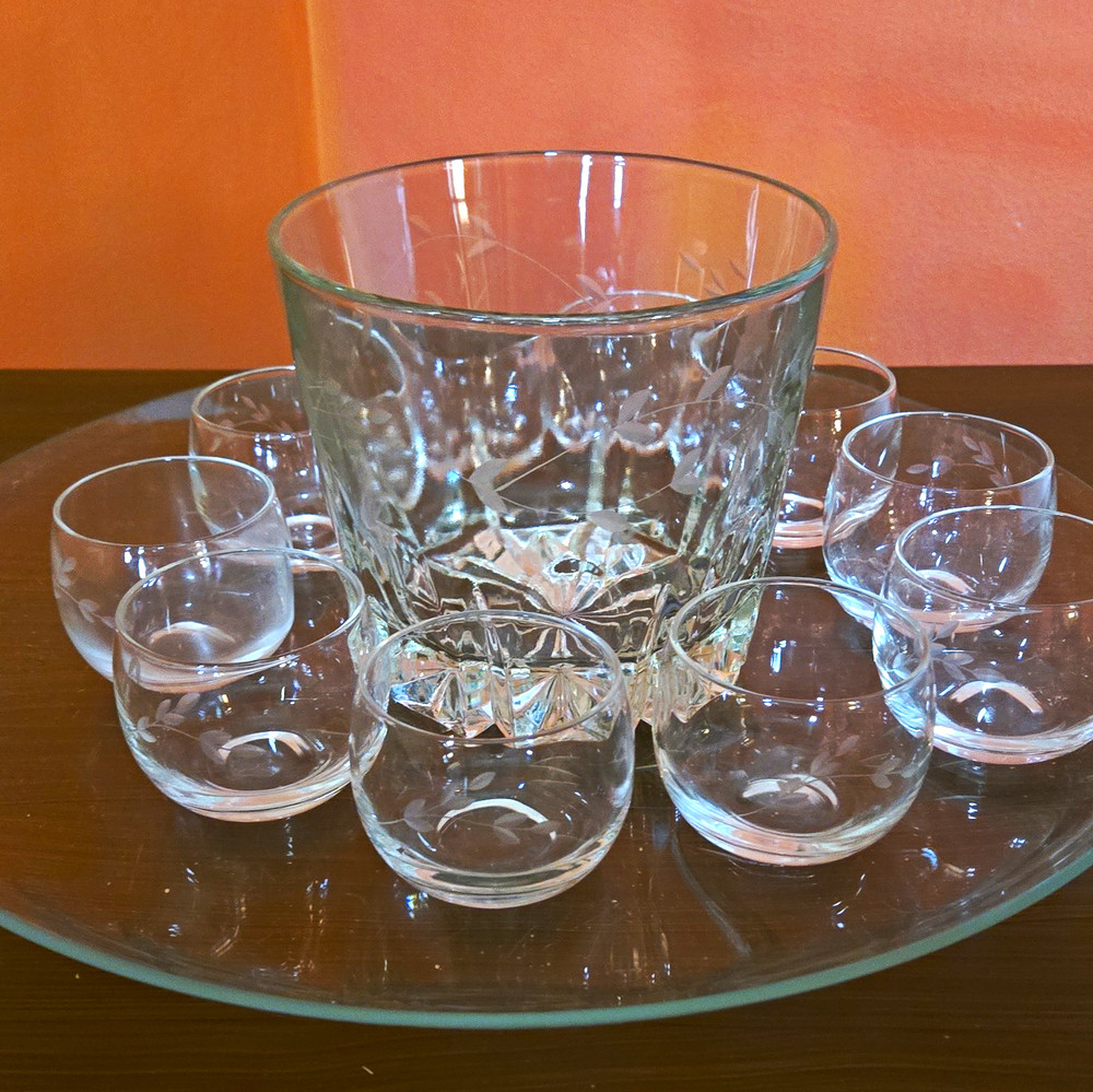 Clear Glass Starburst Pattern Round Shot Glasses 9-Piece Set