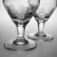 Doyen Cordials Checkered Clear Glass 2 5/8 2Pc Set