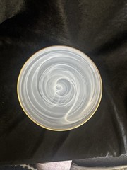 Vietri Crystal Alabaster White with Gold Trim Pattern Luncheon Plate 8 1/8″