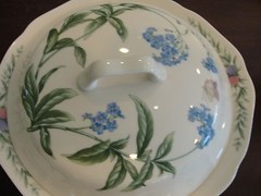 NORITAKE CONSERVATORY 2QT COVERED CASSEROLE 9 1/4″ BY 3 1/8″