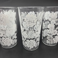 Vtg White Peony Flower Tumblers, Set of 4, w/ White Floral Rose Pattern