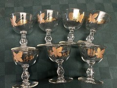 Libbey Vintage 7pc Beautiful Golden Foliage Pedestal 6oz. Glasses. 4 1/2” Tall.