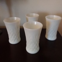 Anchor Hocking Pinapple Milk Glass Tumblers (4) 8ozs