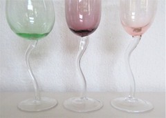 Studio Art Wine Glass w/Curved Stems Set of 3
