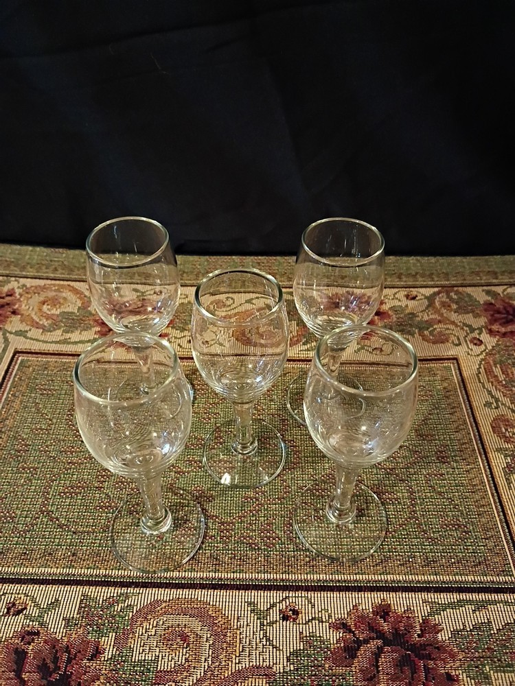 Clear 4″ Cordial Glasses. (264)t