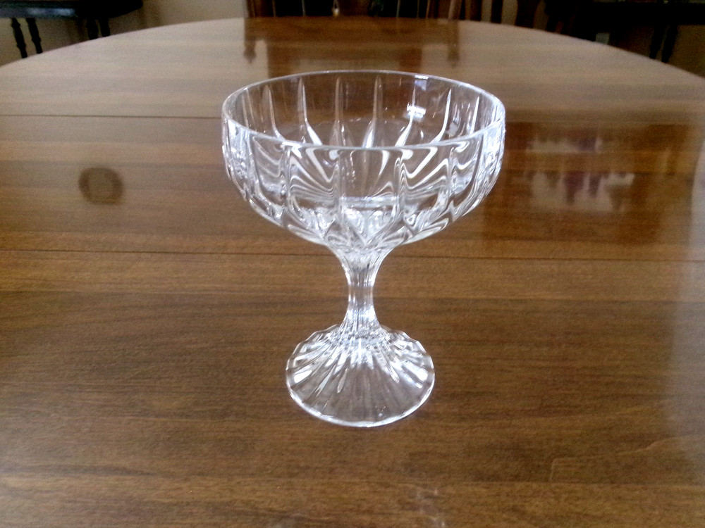 1 MIKASA CRYSTAL PARK LANE TALL SHERBET / CHAMPAGNE GLASS