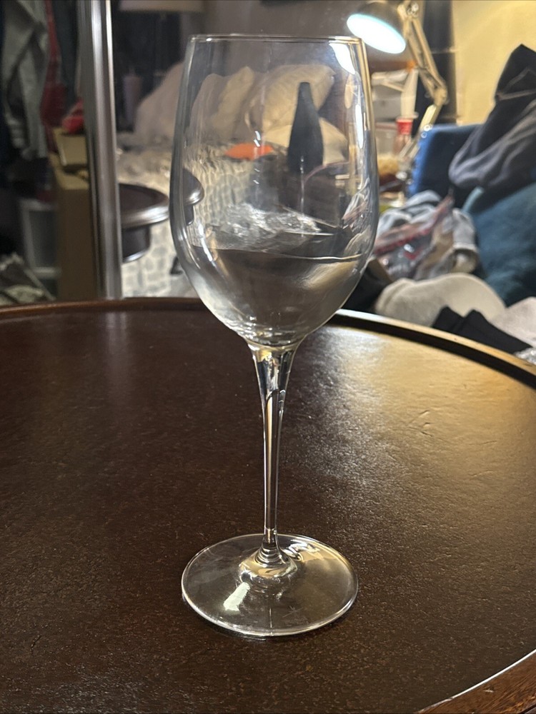 Bormioli Rocco Crystal Wine Glass 8 7/8 in Tall 2 3/8” Diameter Mouth