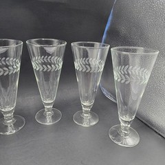 Pilsner Clear Glasses Laurel Leaf Pattern 7.5 Inches Tall Lot of 6 Preowned.