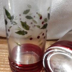 2 NWT Pfaltzgraff Winterberry Tumbler Glasses Holly Berries Etched Handpainted