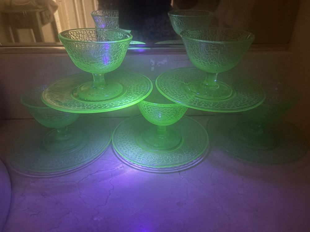 5 L.E. Smith Uranium / Vaseline Glass by Cracky. Sherbet Cups 1920s Made in USA