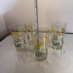 Set 4 TULIP Flower Glasses Tumblers Green and Yellow Vintage
