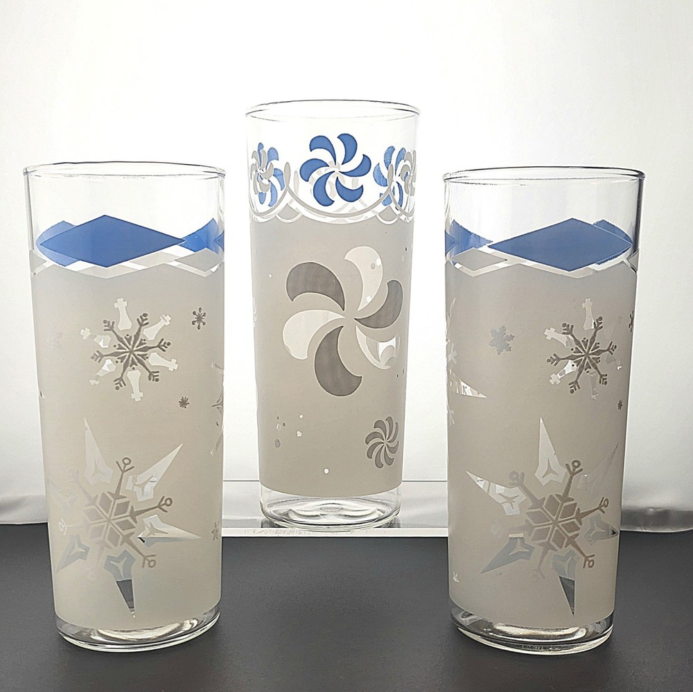 VTG ANCHOR HOCKING Frosted 2 Snowflake & 1 Swirl Blue White Tumblers Glasses