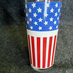 Vintage American Patriotic Stars Stripes Flag 1970’s glass drinkware 1776 – 1976