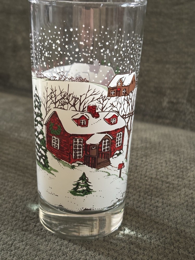 Libbey Christmas~Winter Village Scene 6.25” Tumbler Glass~Vintage