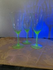weston glass set of 3 water goblets solid green optic pattern 7 3/4 in