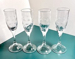 4 excellent Thomas O’brien 8.5”Champagne Flutes Dotted Pattern trumpet footing