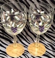 2 Hand Painted Purple Grapes w/Green Leaves, Gold Foot Crystal Wine Glasses 7in